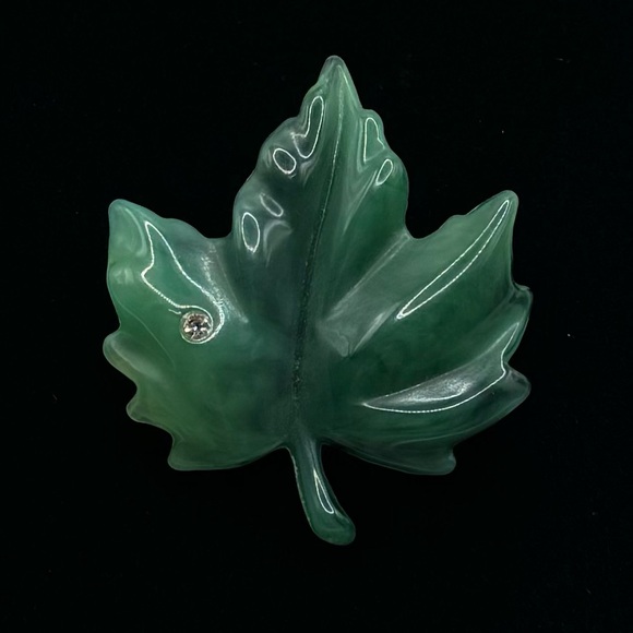 AVON Vintage Lucite Maple Leaf Brooch - Picture 1 of 11